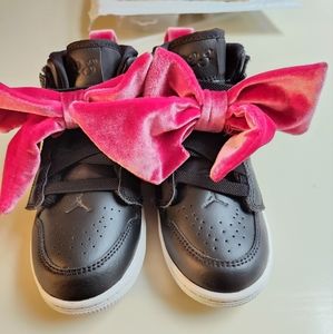 Girls Jordan 1 Mid Bow shoes